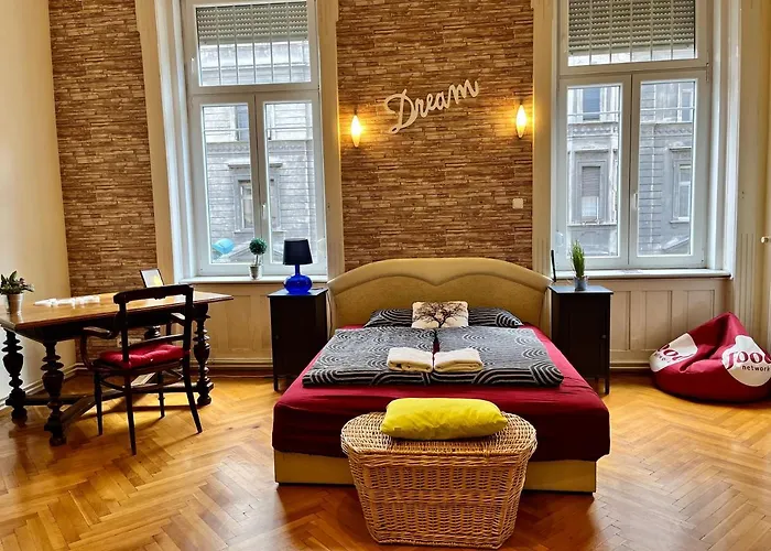 Zen Hostel By Central Market Budapest